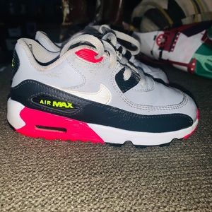 Toddler girl size 9c Air max